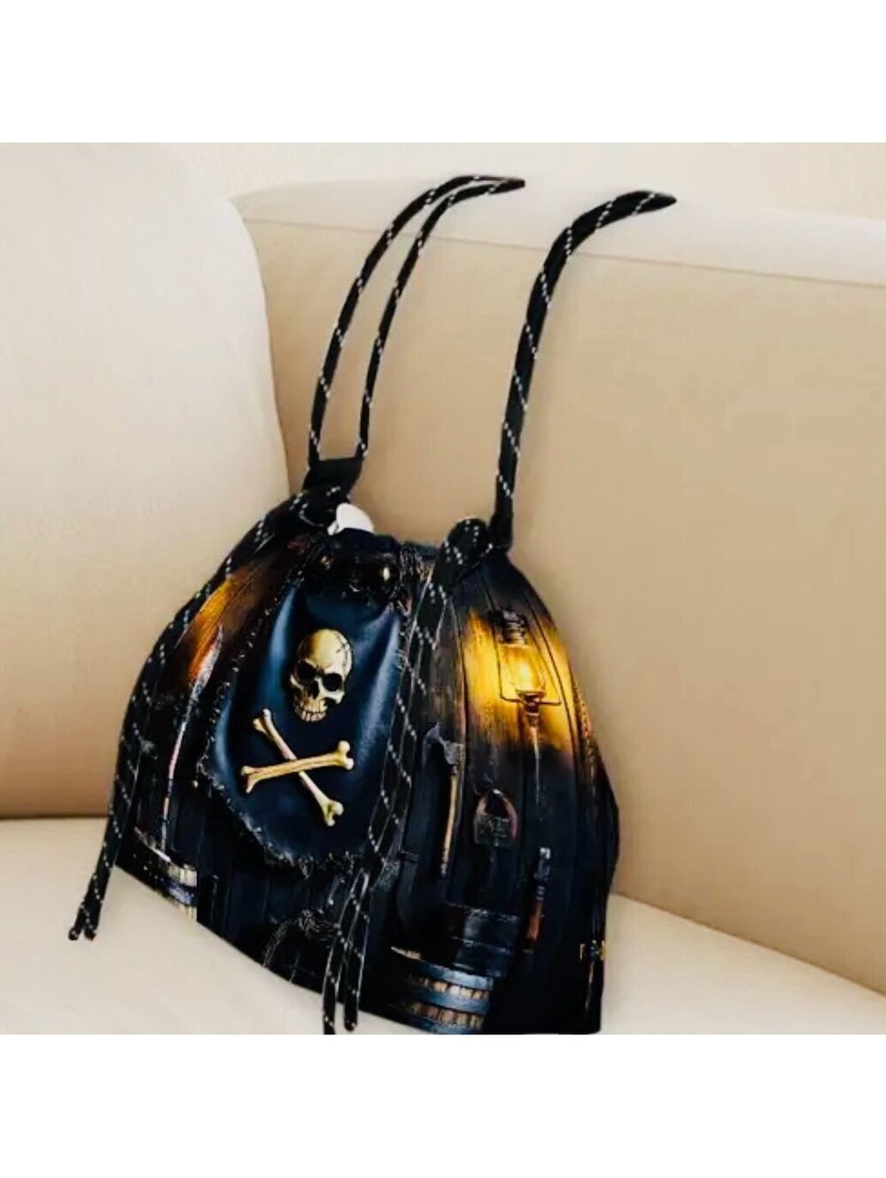 New - Fun ! Pirate & Crossbones Design Drawstring Crossbody /Shoulder Bag - Picture 4 of 5